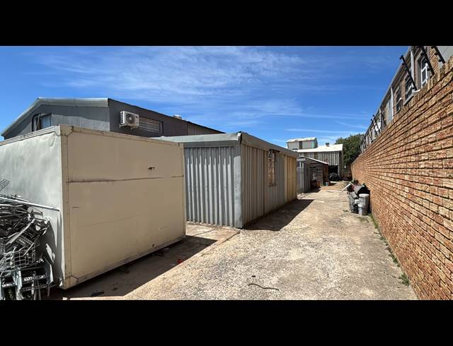 1,000M² WAREHOUSE FOR SALE IN HUGHES